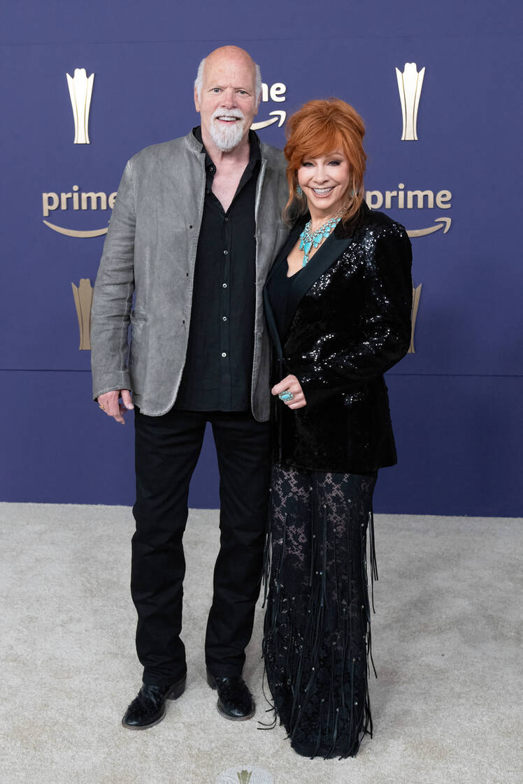 Reba McEntire’s BF Rex Adores Her but Ignores Friends