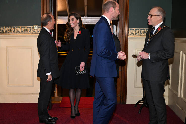 Kate Middleton Joins Family at Remembrance Day Ceremony