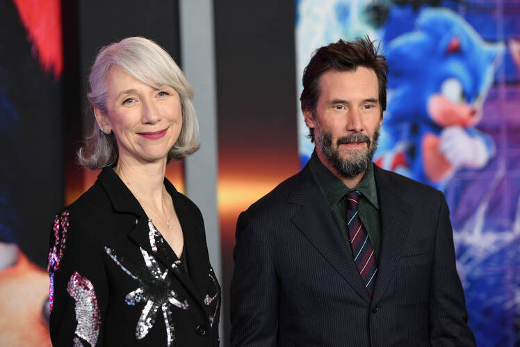 Keanu Reeves Steps Out for Date Night With Girlfriend Alexandra Grant