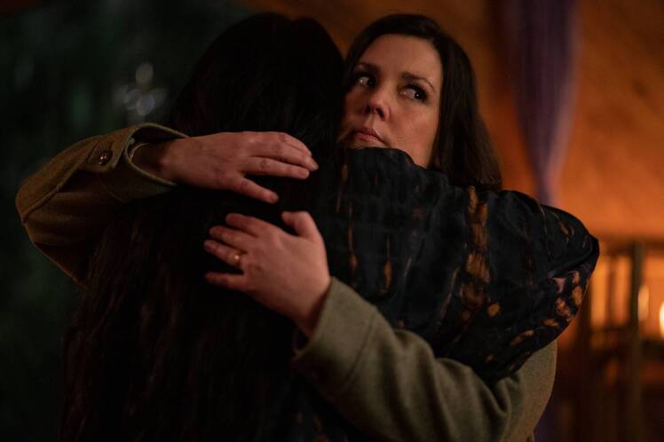 New Yellowjackets Photos Show Characters Attending Funeral in Season 3