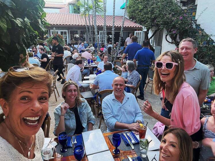 Savannah Guthrie Reunites With Former Today Cohost Hoda Kotb During Florida Vacation 662