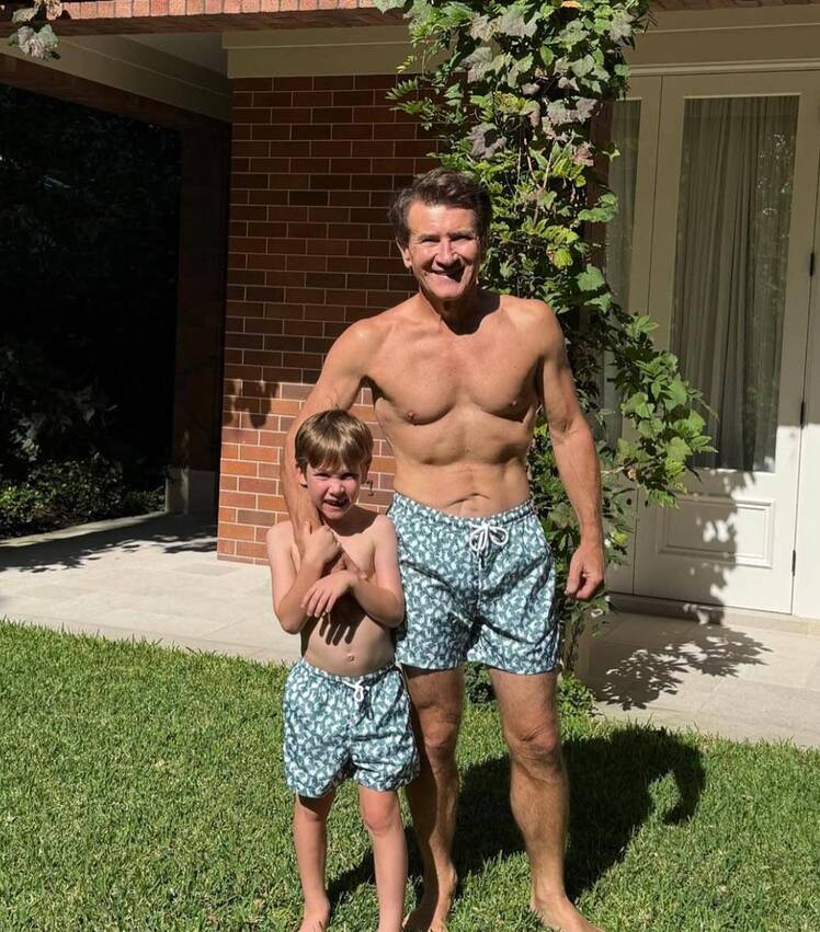 Shark Tanks Robert Herjavec Looks Ripped in New Shirtless Photo