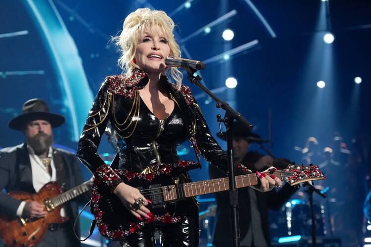 Dolly Parton 'Not Moving Away' From Home She Shared With Late Husband