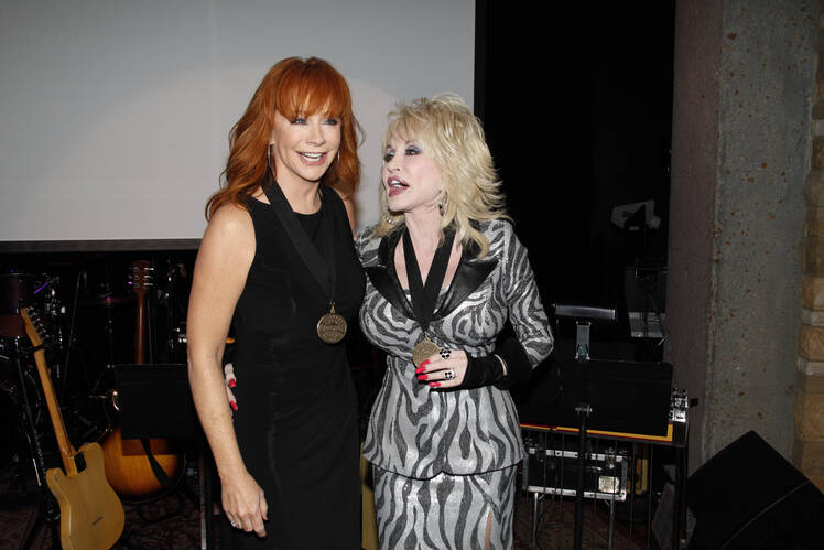 Reba McEntire Show's Support for Dolly Parton After Husband's Death