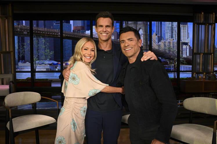 Live With Kelly and Mark Debuts 1st Episode in New Studio