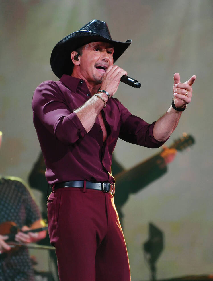 GettyImages-1696533014 Tim McGraw's Health Updates: Singer Reveals Surgeries and Injuries