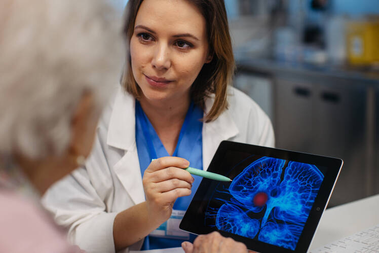 GettyImages-1930013363-5-warning-signs-stroke